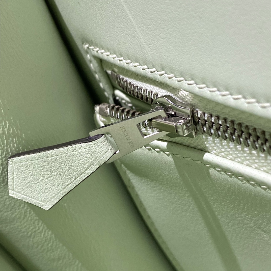 Hermes Constance 24cm Shoulder Bag In Pale Green Epsom Leather